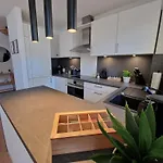 شقة Staytona With Balcony, Wifi & Workspace Near Friedberg Florstadt