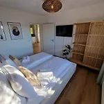 Staytona With Balcony, Wifi & Workspace Near Friedberg Florstadt