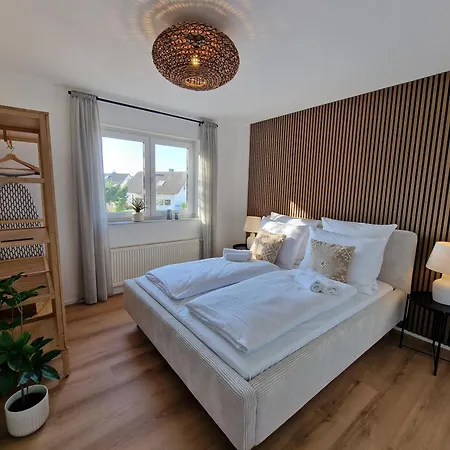 Apartmán Staytona With Balcony, Wifi & Workspace Near Friedberg *