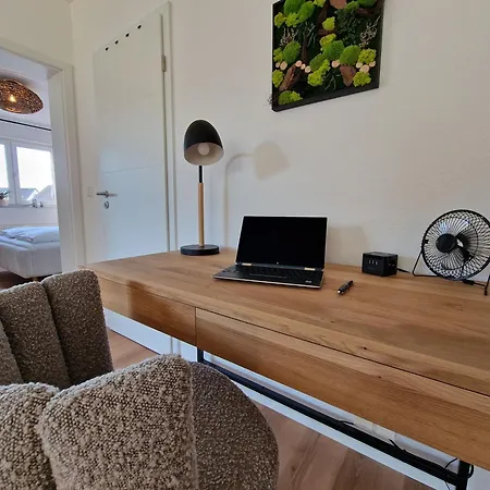 Staytona With Balcony, Wifi & Workspace Near Friedberg *