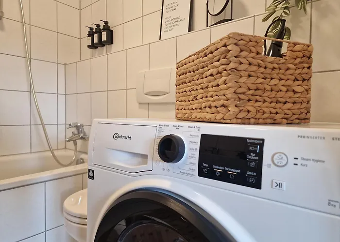 Apartment Staytona With Balcony, Wifi & Workspace Near Friedberg