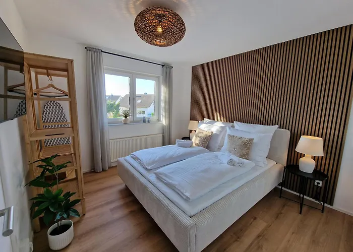 Apartment Staytona With Balcony, Wifi & Workspace Near Friedberg *