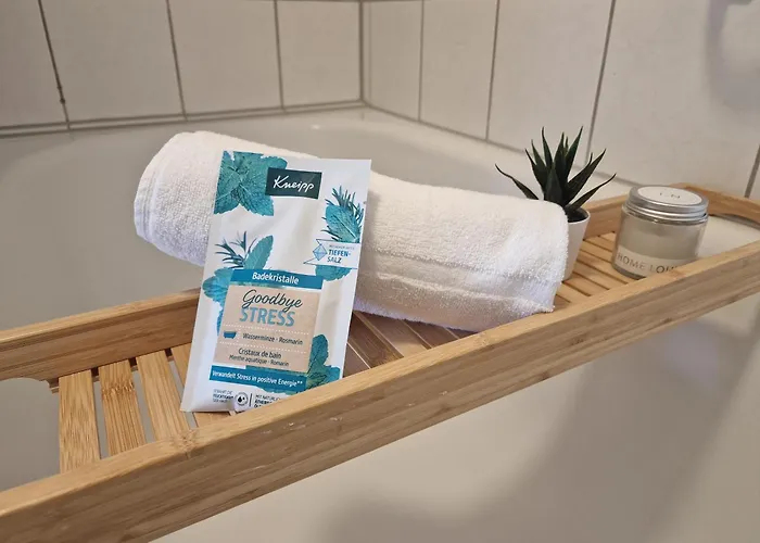 Staytona With Balcony, Wifi & Workspace Near Friedberg *